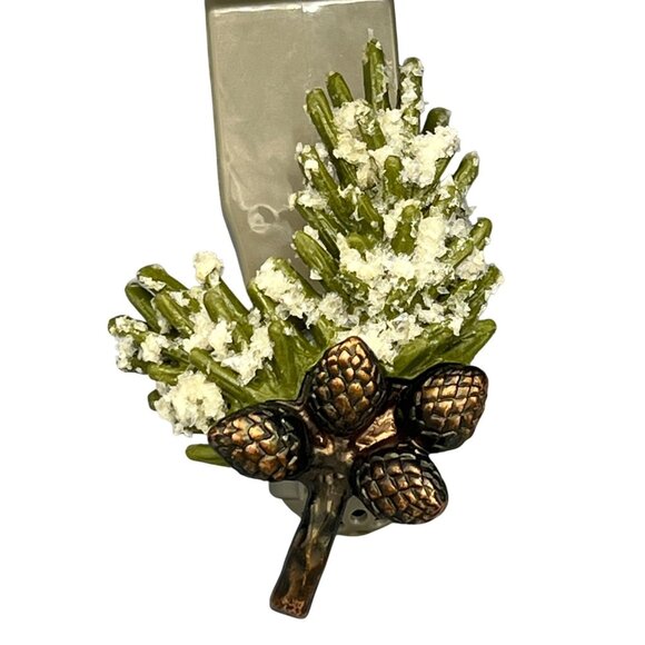 Bath & Body Works Wallflowers Pinecone & Snow Plug-In Fragrance Diffuser Retired - Picture 1 of 7